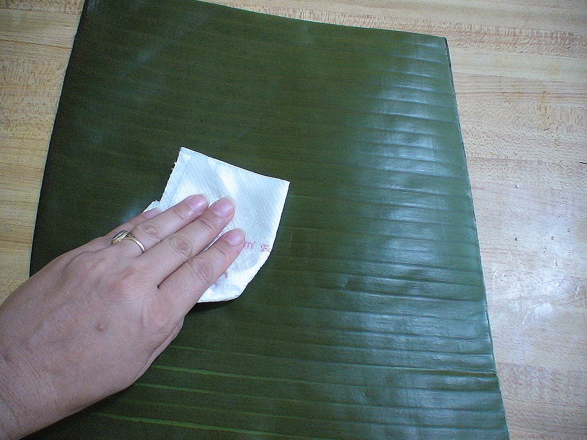 Cleaning a banana leaf