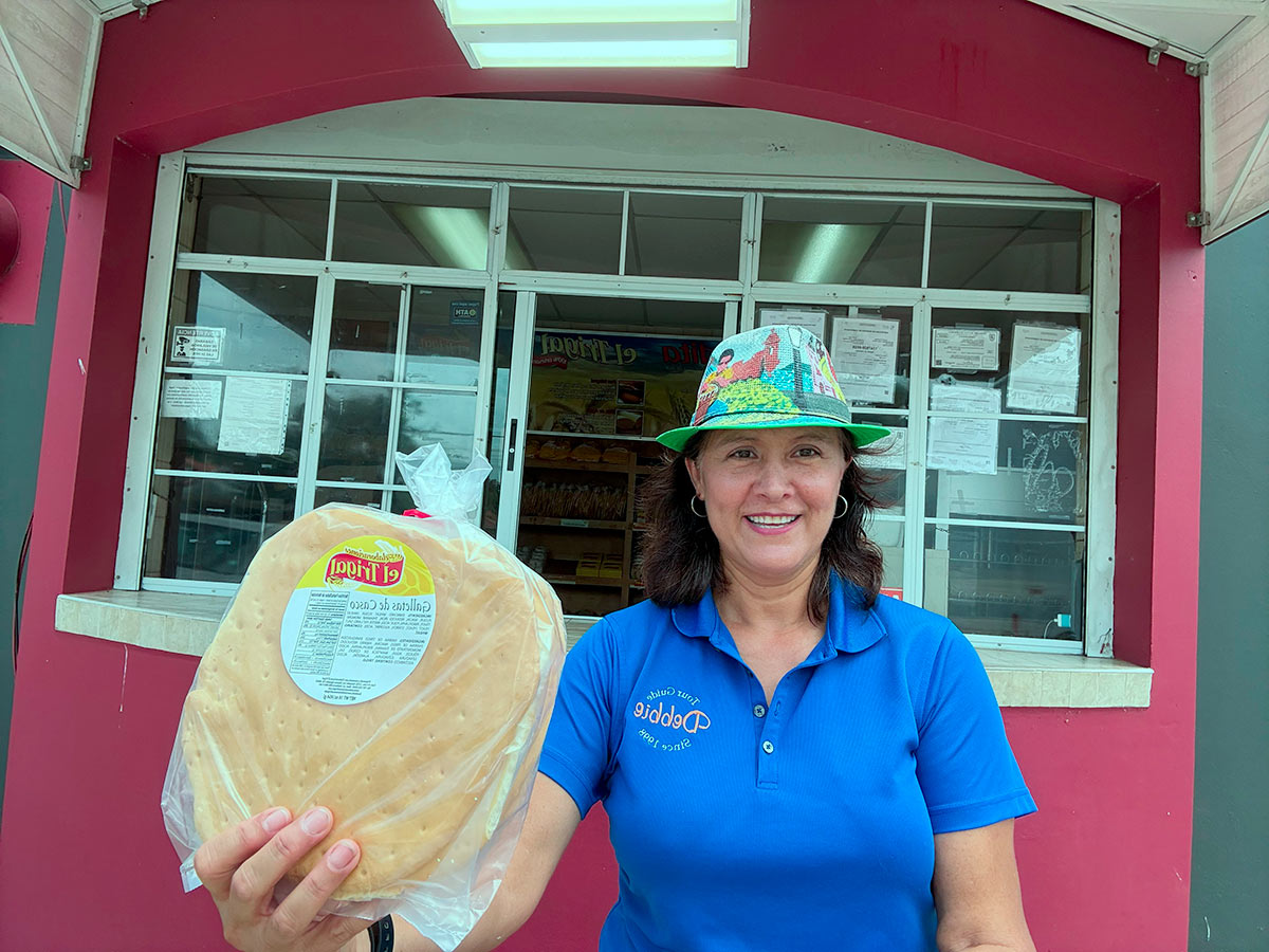 Tour guide showing the Puerto Rican cracker